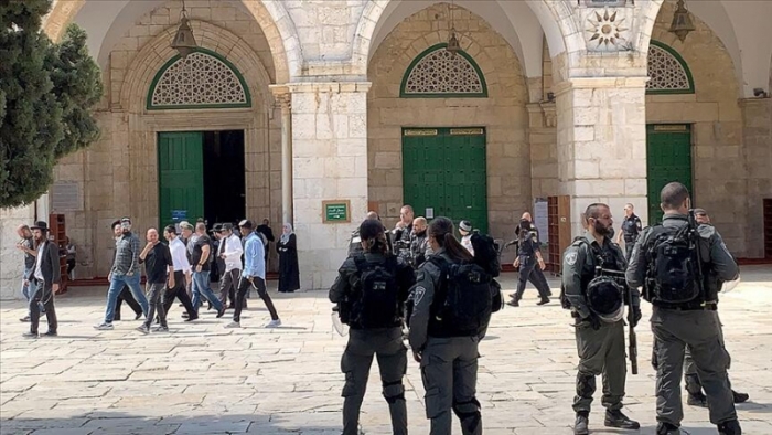 İsrailli yerleşimciler ikinci gün Kudüs'teki El-Aksa yerleşkesine saldırdı