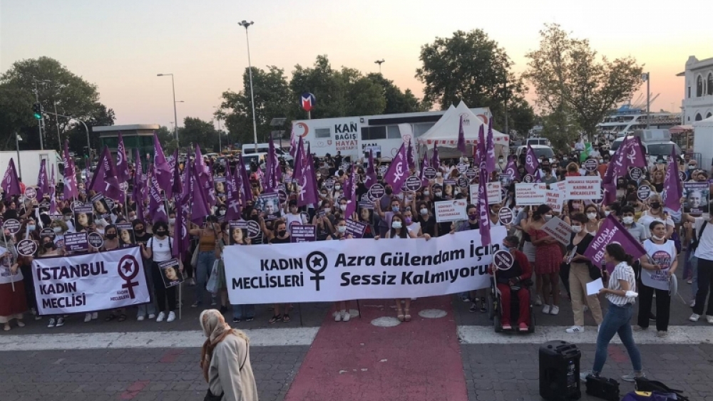 Kadınlardan üniversite öğrencisinin öldürülmesi protestosu