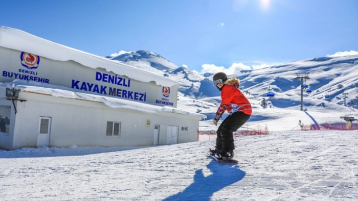 Turizmcilerin yeni gözdesi Denizli Kayak Merkezi