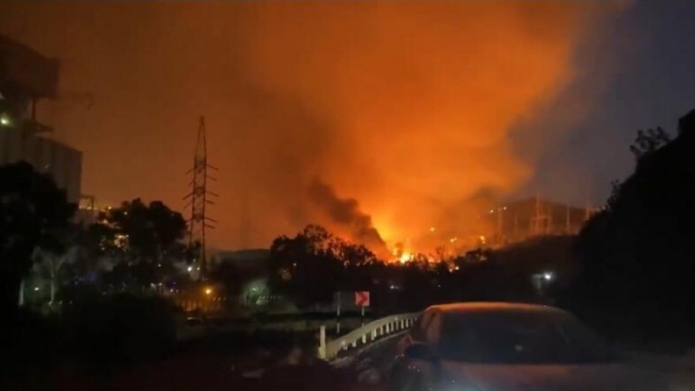 Türkiye'de elektrik santraline ulaşan orman yangınları söndürüldü, soğutma devam ediyor